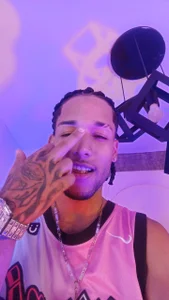 Thiagoferreti "Don't look so much ... or you'll end up wishing more than you can have." Immagine  2