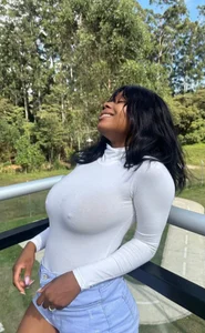 Grace_24 Public Pic 4