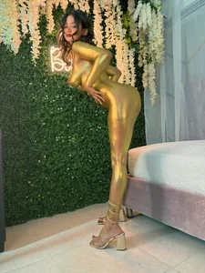 candy_beck Gold girl Pic 2