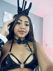 AngelaRoberts: Your bunny 🐰 ( 2 фото)