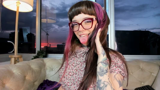 agata_volkovのI dedicate today's beautiful sunset to his cock that drives me crazy😘の 6枚の写真