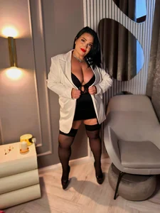 RubiHarper Not your usual 9 to 5 look slika 2