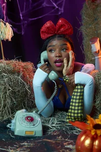 malu_horny_69のSnow White is alone and lost waiting for you to give her all your love.の 9枚の写真