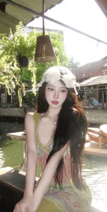 Dolly-babe Public Pic 4