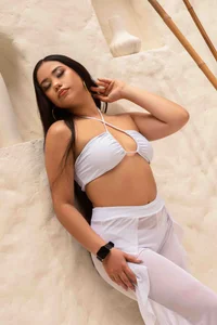 A day at the Pool with me🌞 de Jazmiinee  3 Imagens