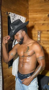 Drake_Nassir4 let's toast together Foto 4