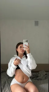 cutieshoww Monday vibe Foto 2