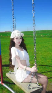 Dolly-babe Public Pic 3
