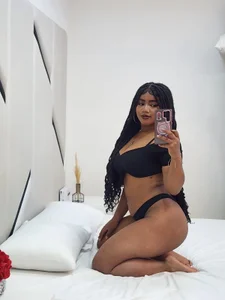 MirandaTurbay so you can put me as wallpaper Pic 2