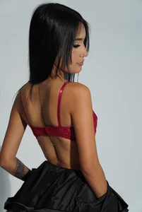 Valery_Paola Hot in red Hình 4