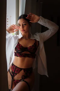 AllyJensen Lace & Light 🥀 Pic