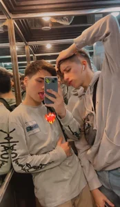 Public de THESKYBOYS  5 Imagens