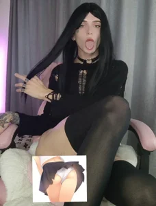 midwestemoqueen: goth queen back ( 2 фото)