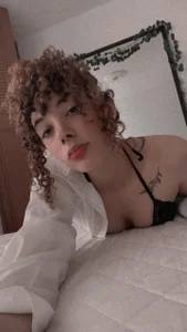 LioraVelvetC Less words, more feeling” Pic