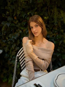 Nora_Vennucci One Date 🤎 Foto