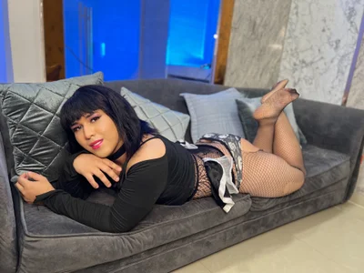 salome_langly “Are you going to look… or are you going to dare?” Pic