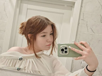 LakishaSolianiのVERY revealing underwear.の 3枚の写真