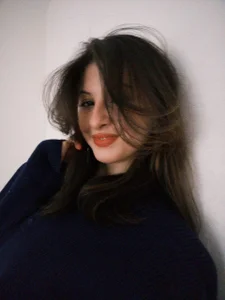 LouiseChavez professional overthinker Foto 2