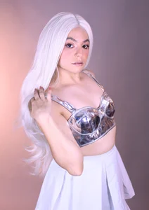 Manuela_miller_ Long with hair Pic 4