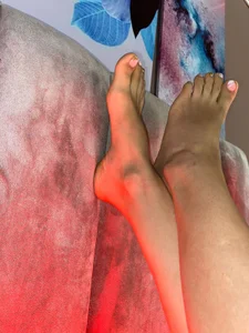 BellaClaiir My feet are here to tempt you and give you pleasure 😈 Pic 3