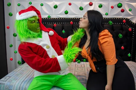 Adventures with the Grinch 2023 ภาพเซ็กส์ 4 รูปของ _queen_sofia