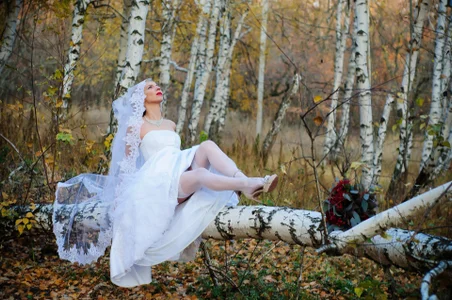 AdrianaSea Bride's Walk Pic 5