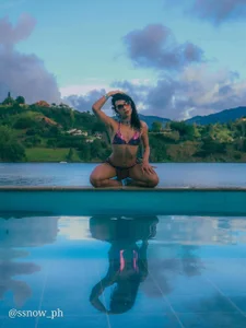 BritannyClaire: Pool day💦 ( 3 фото)