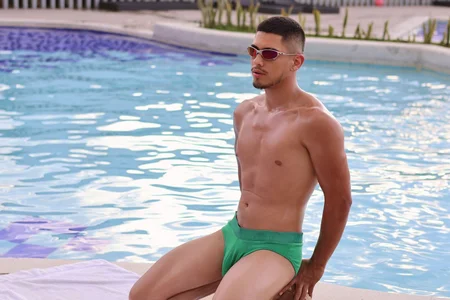 Aaronfox_x Tanning my body Pic 6