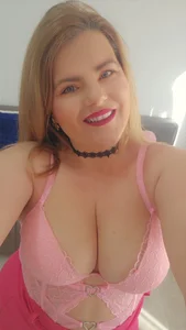 KarlyGray10 Sweet as honey 🥰 Immagine  2