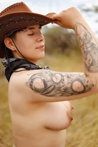 AbbySmiitth_ 🤠 Under the sun… and ready to get into mischief 🔥 Pic 7