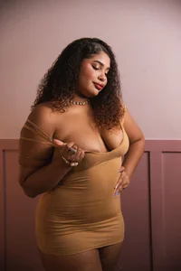 Helena-Snow Public Pic 5