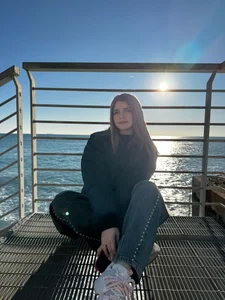 HaleyReedme A walk in the sea 🌊 side ❤️🌅 Billede 9