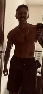 Public de pieles  4 photos