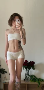 SlunkRear One of my cuttest outfit🤍 Gambar 2