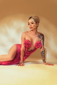 HannaConnor_ PINK ELEGANCE Immagine  4