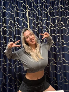 MaryBennetts Tits waiting for fingers to lose control 圖片 6