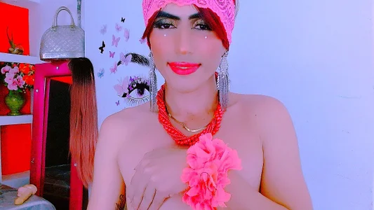 priscilahotker red pencil Pic 3