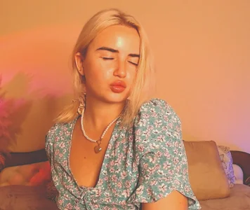 HaileyRosen Public Gambar