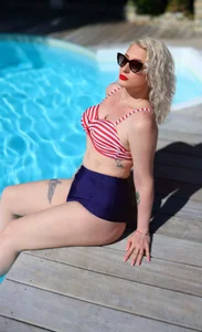 Madame_Blonde Public Pic 4