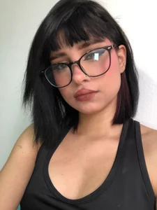 mia_volkov MORE OF ME Foto 7