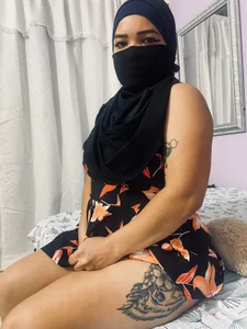 Falak-Yasin A short dress, eager and your gaze, do you dare to discover more? 💋🥵 Pic 2