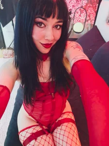 alixxon1 Touching me thinking of you 😈 Foto 3