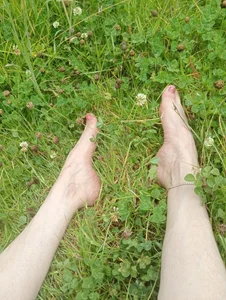 LeanaMatureeWarning: my feet might steal your attention 👣🔥 Bild