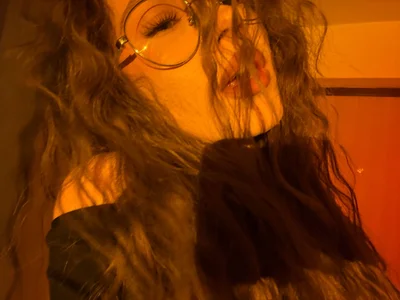 Straight or curled hair? de DebraSchneider  2 photos