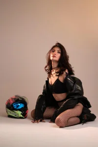 Ash_20_ Between steel and petals: beauty that defies speed🌸🏍️ Pic