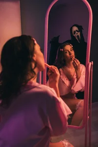 Horror Never Looked This Good de VeronicaVances  4 Imagens