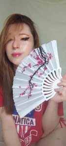 Amber_prada "Look at me... ready to make you throb in this tiny red top 😈 Come play with your naughty girl? 💦" Bilde 9