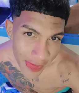 Damian_latinxxx Damián⭐⭐⭐⭐⭐  5টি ছবি