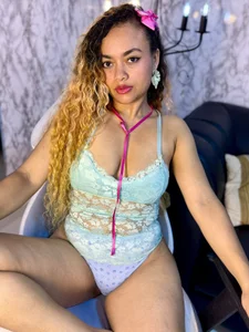 CurlyMamii Hott 🔥 Foto 5