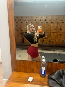 BlondeBetty Public Bilde 4